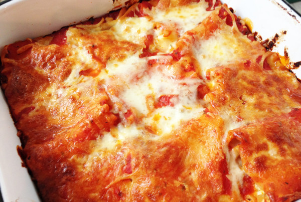 Freezer friendly lasagna roll up recipe from @kellymcnelis
