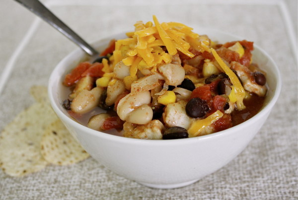 Freezer-to-slow cooker chicken chili from @kellymcnelis