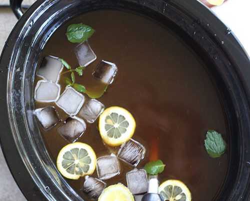 Crockpot Lightly-Sweetened Lemonade Iced Tea