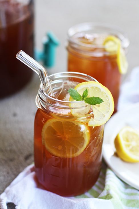 Lightly-Sweetened Lemonade Iced Tea in the Crockpot | The Family Freezer